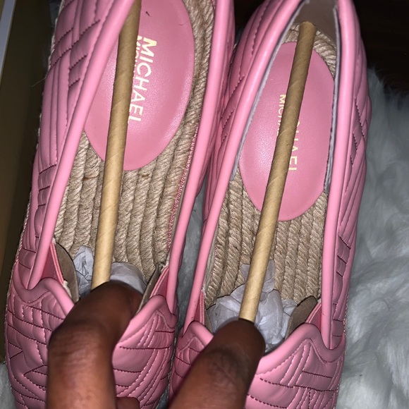 New Micheal Kors Shoes & Wallet Set . - Picture 4 of 9